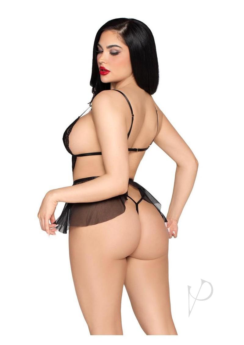Elegant 2-piece lingerie set with scalloped lace detailing.